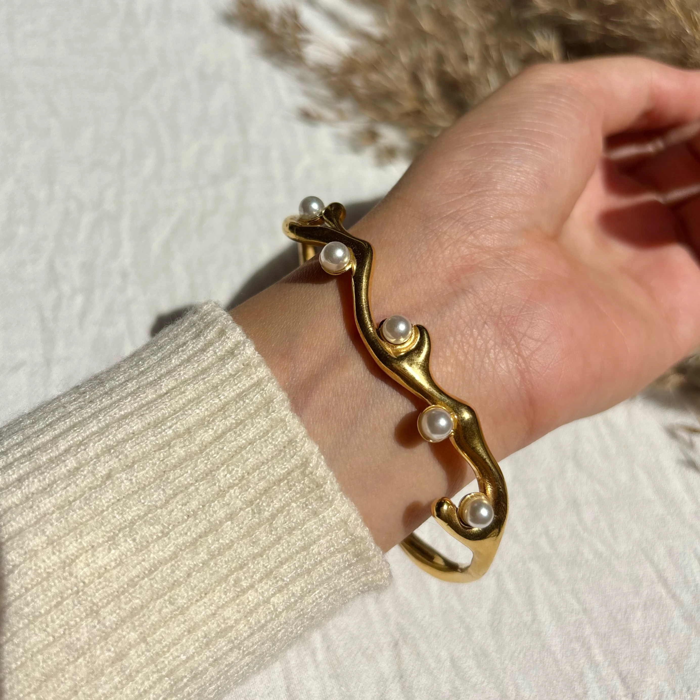 Chunky Pearls Bangel 🤍