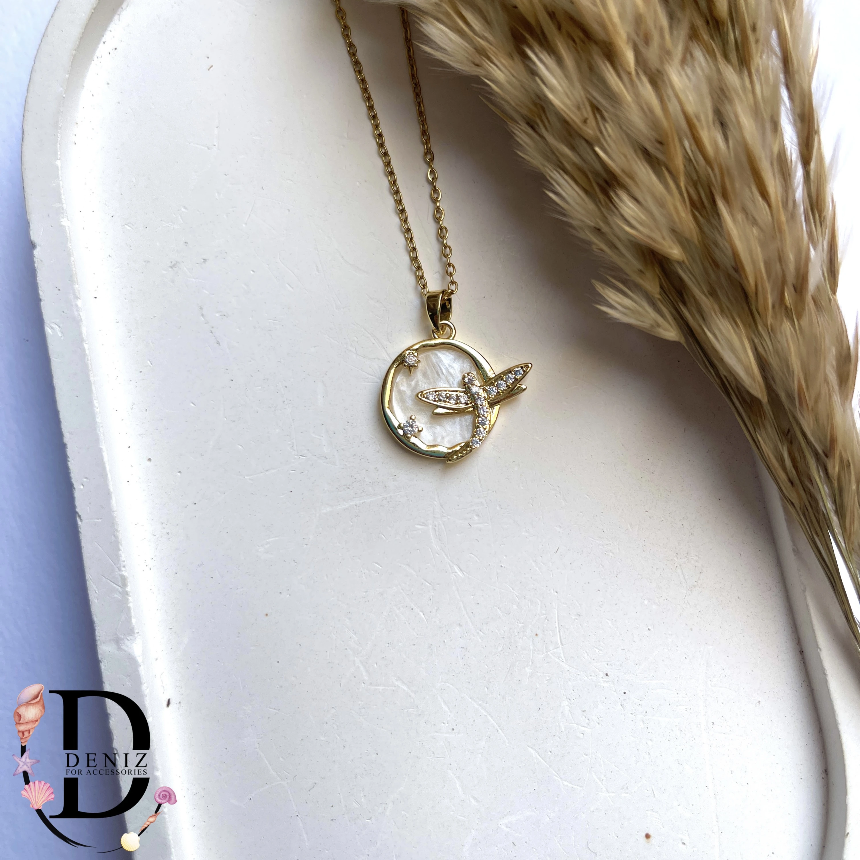 Circle Bee Necklace 🐝