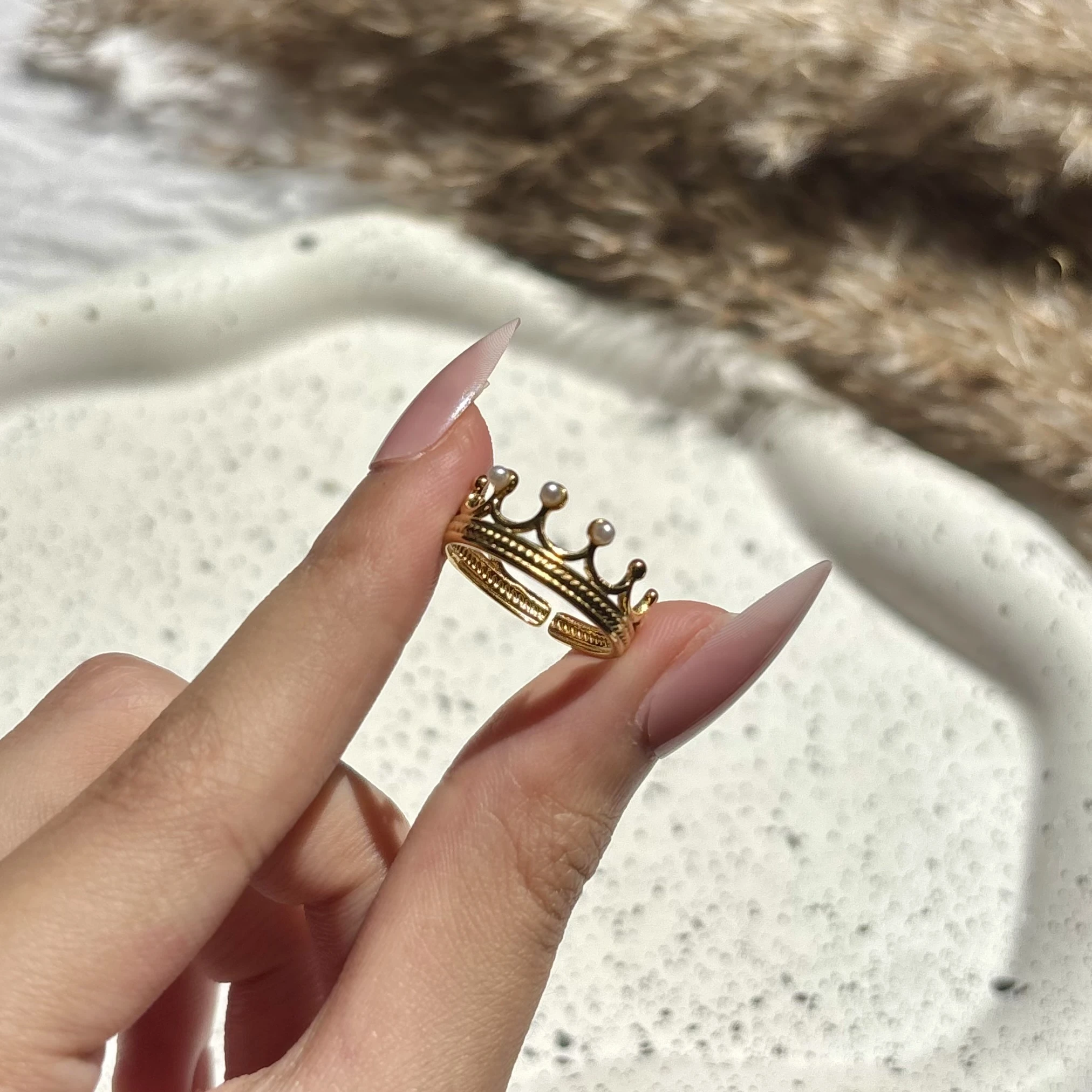 Crown Pearly Ring 👑