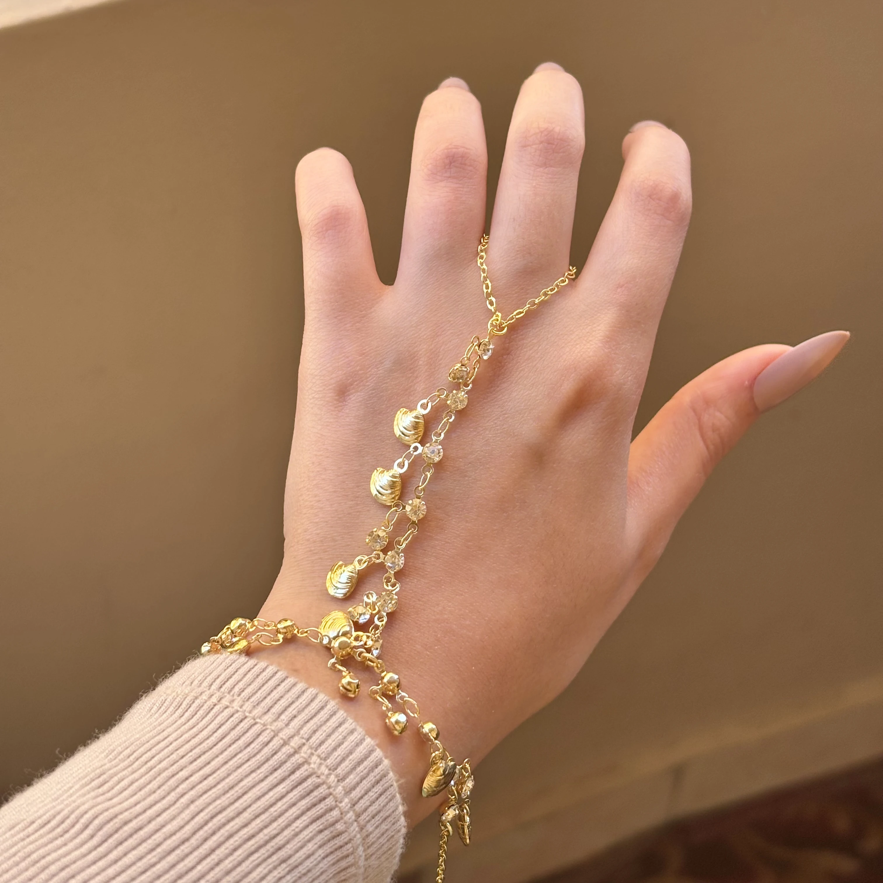 Diamond Shells Hand Chain 🐚