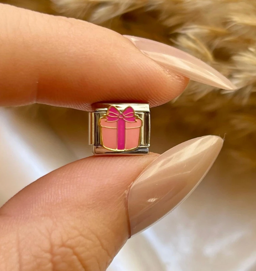 Gift Charm 🎁