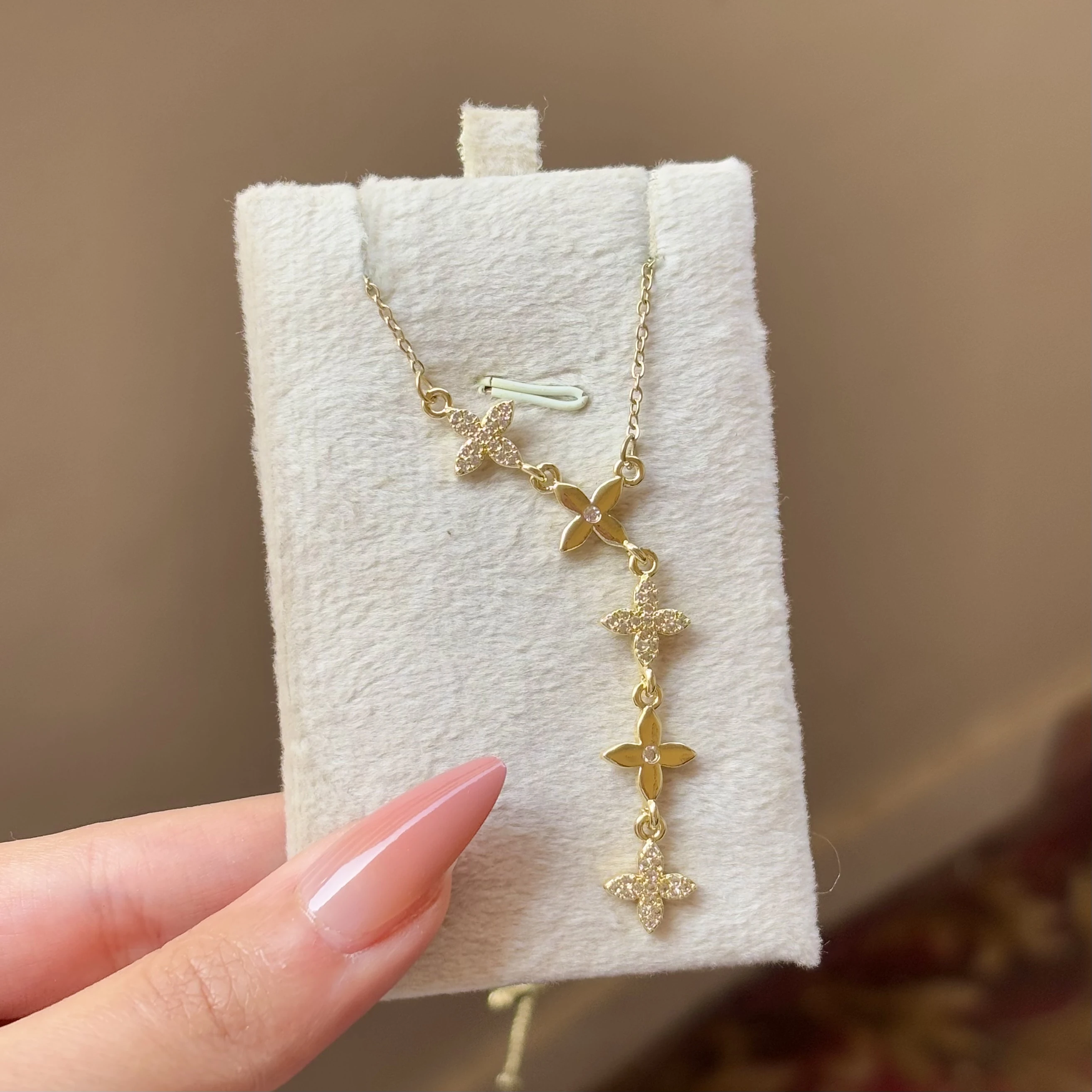 Gold Flowers Drop Necklace 🌸