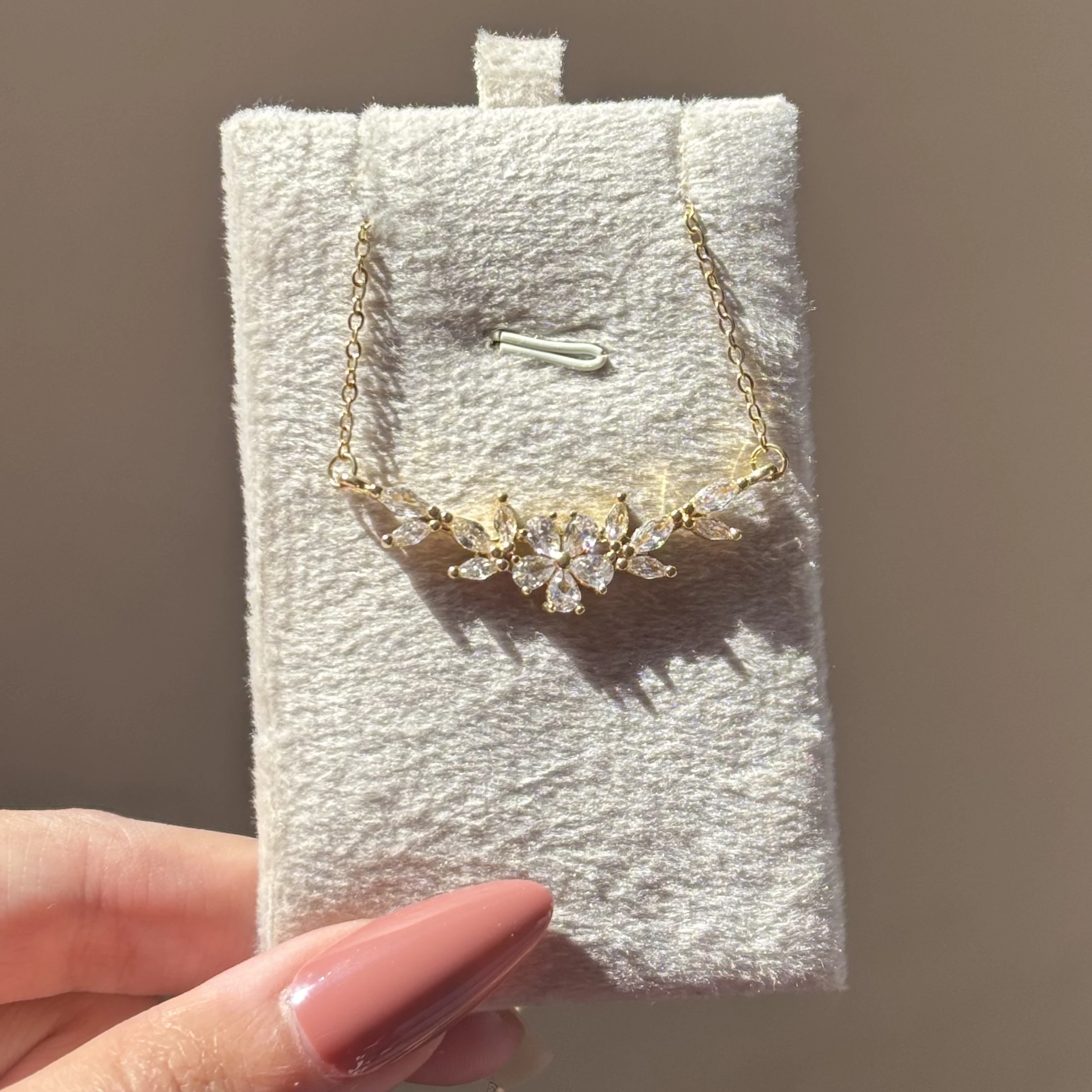 White Flower Necklace 🌸