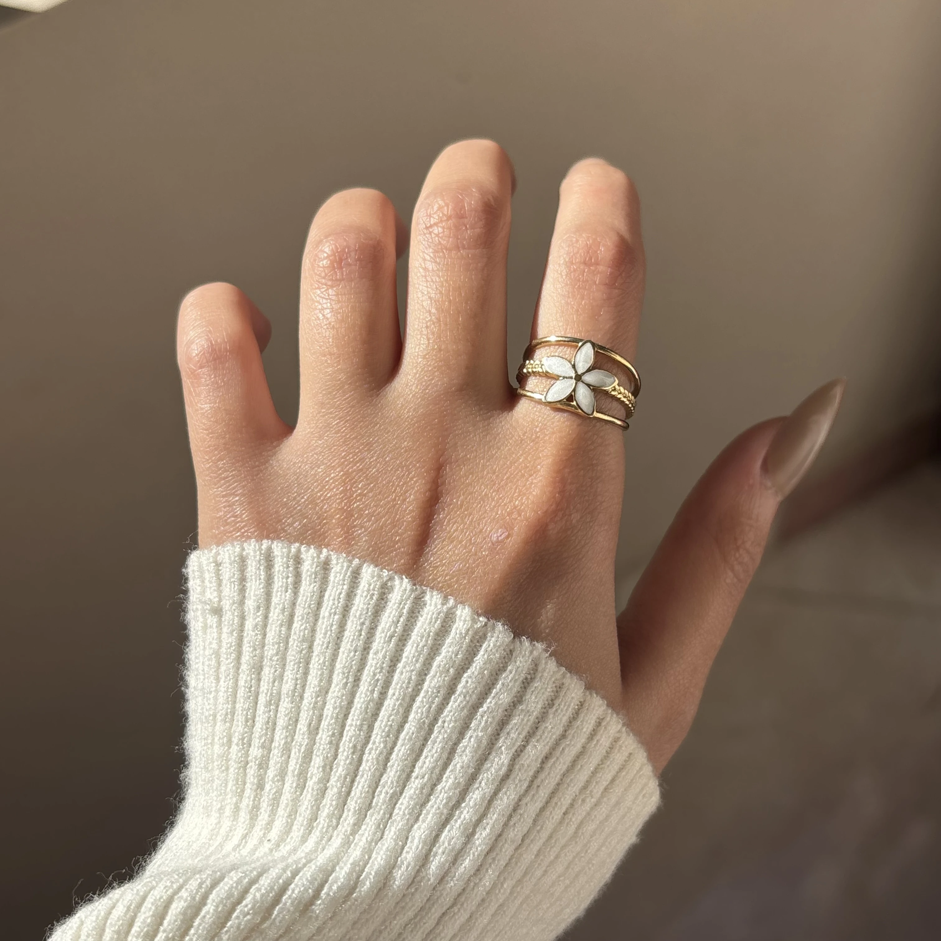 White Flower Ring 🌸