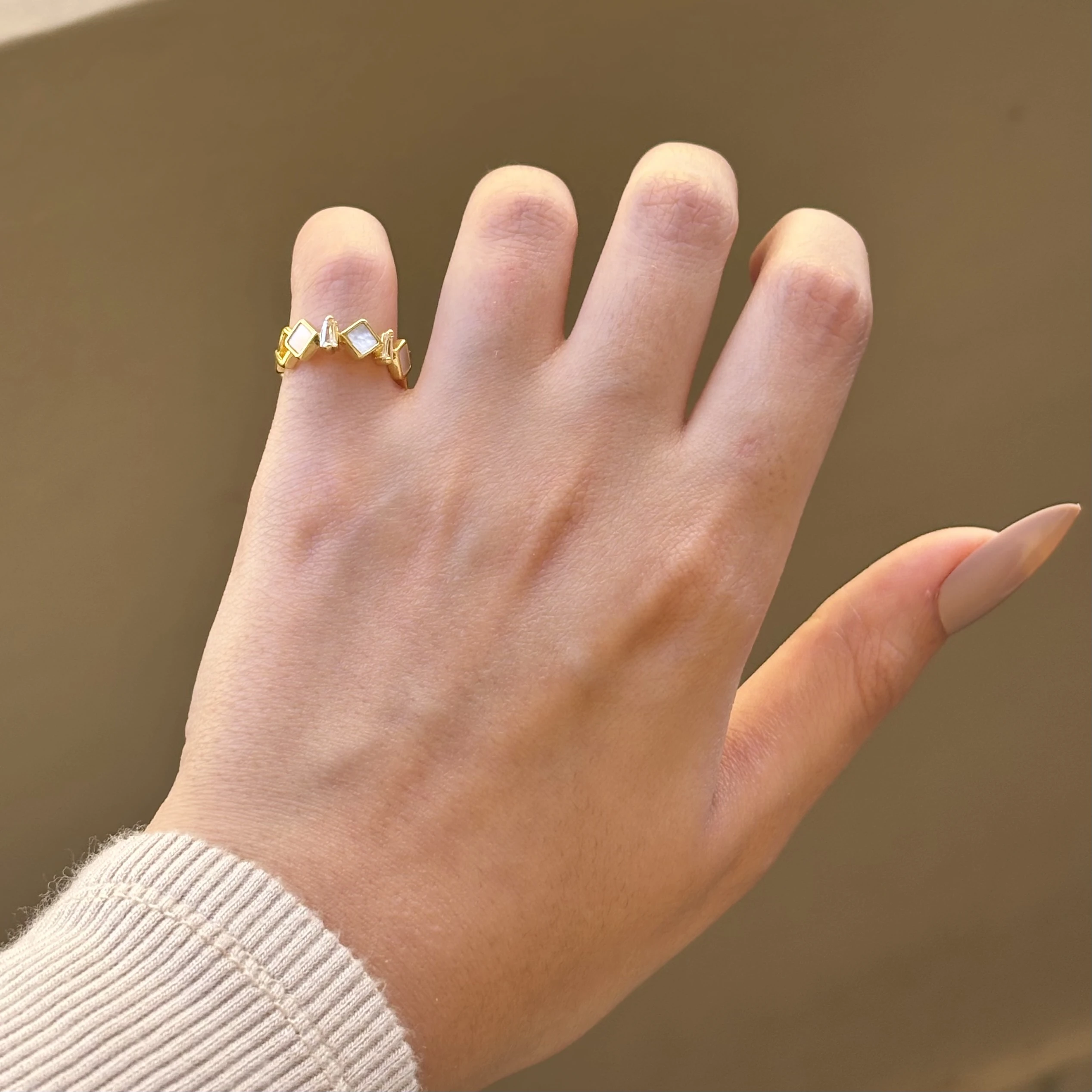 White Rhombic Pinky Ring 🤍