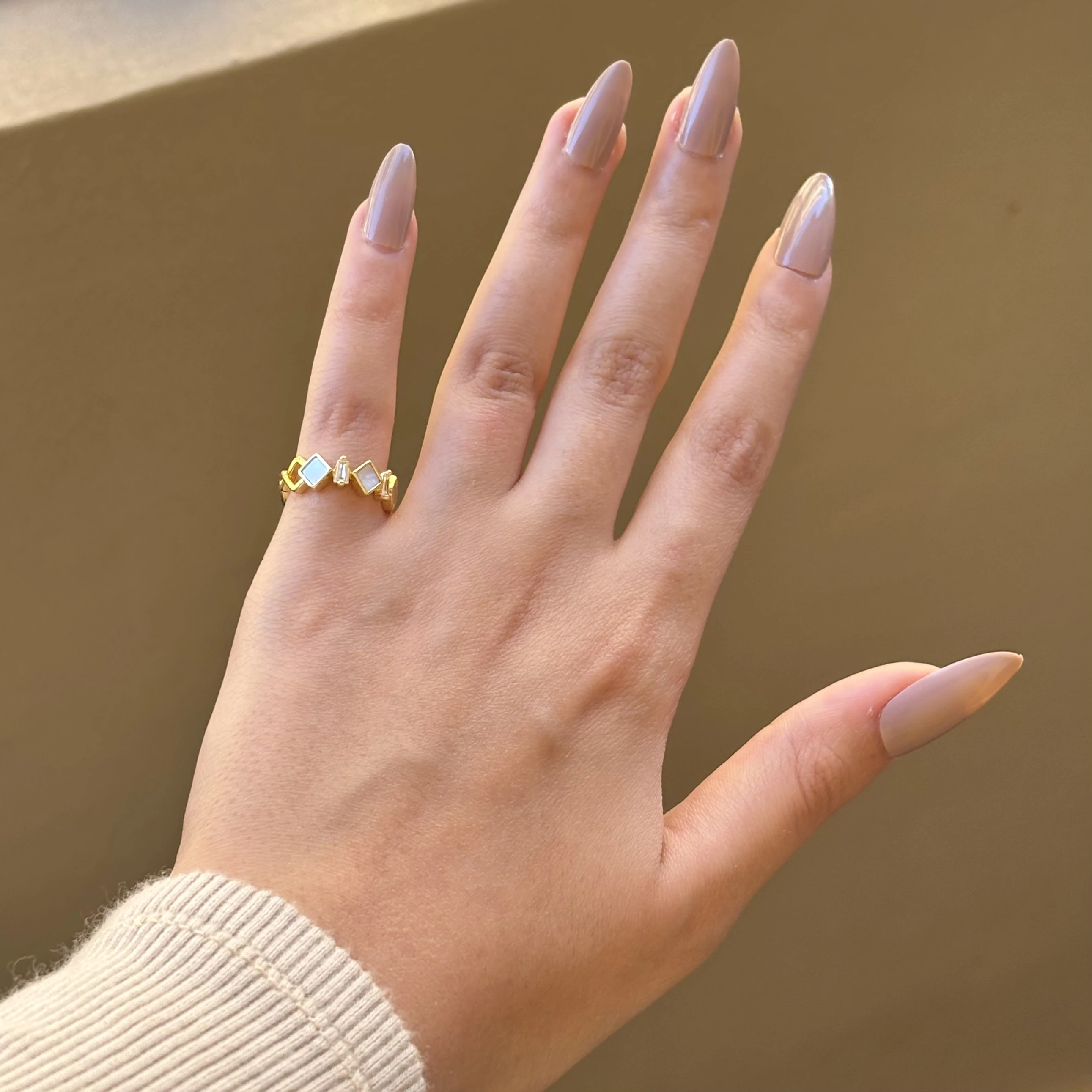 White Rhombic Pinky Ring 🤍