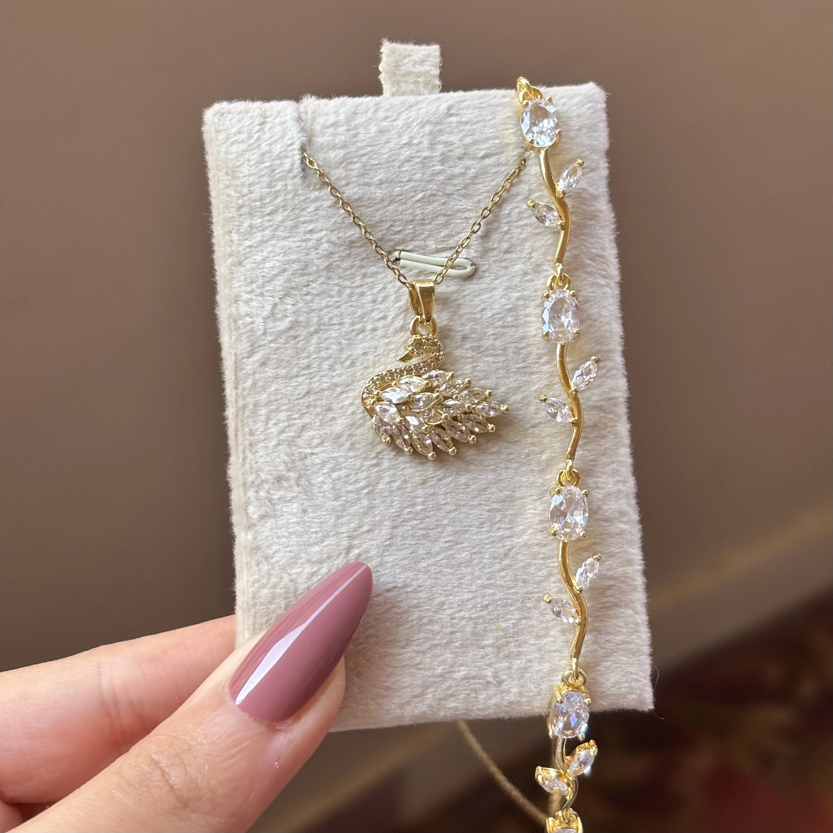 White Swarovski Set 🦢